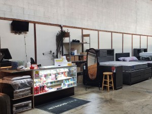 Waterbeds 'n' Stuff Grove City Outlet Store Interior